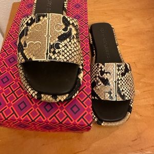 Snake skin Tory Burch slides size 7 women!